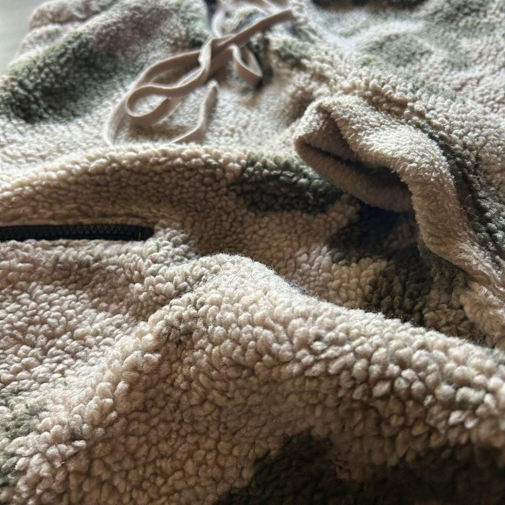 Fear of God Essentials Camo Polar Fleece Pants Sherpa joggers Size S - Picture 4 of 8